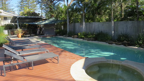 The Byron Beachcomber - Accommodation Kalgoorlie 0