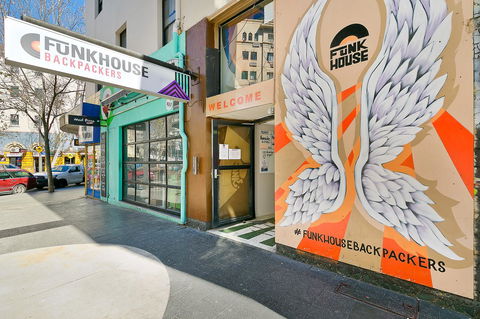 Mad Monkey Downtown - Accommodation Kalgoorlie 0