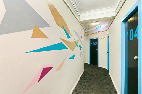 Mad Monkey Downtown - Accommodation Kalgoorlie 5