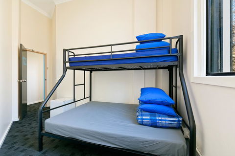Mad Monkey Downtown - Accommodation Kalgoorlie 13