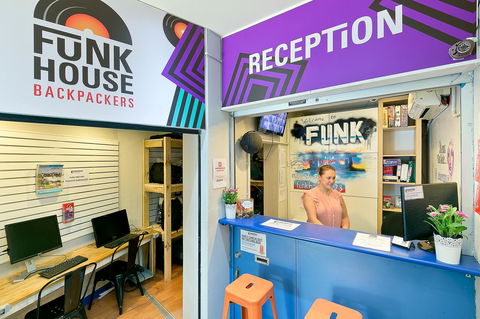 Mad Monkey Downtown - Accommodation Kalgoorlie 3