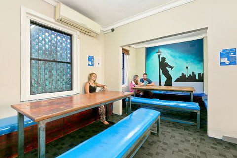 Mad Monkey Downtown - Accommodation Kalgoorlie 7