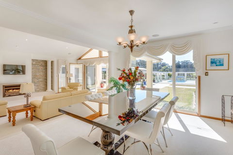 One Mile Mansion - Private Coastal Retreat FREE FAMILY ADVENTURE PASS - Accommodation Kalgoorlie 10