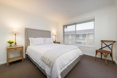 Sleeping In Style - Central & Sophisticated - Accommodation Kalgoorlie 3