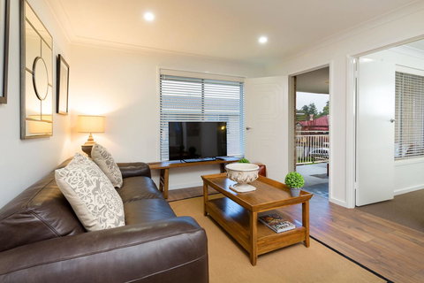 Sleeping In Style - Central & Sophisticated - Accommodation Kalgoorlie 5