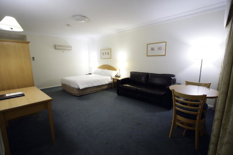 Carlyle Suites & Apartments - Accommodation Kalgoorlie 8