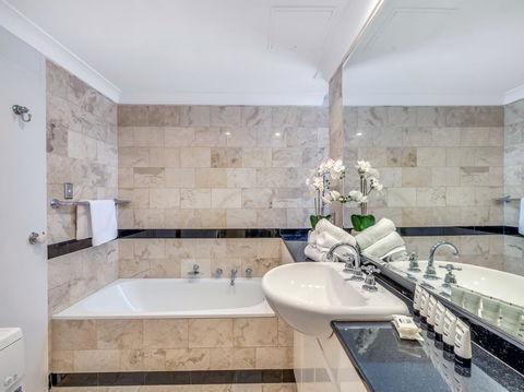 Panoramic Harbour Views And Unbeatable Comfort - Accommodation Kalgoorlie 4