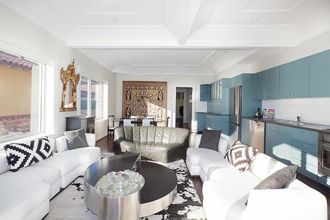 Art Deco Apartment With Breathtaking Water Views - Accommodation Kalgoorlie 7