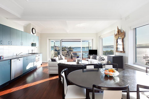 Art Deco Apartment With Breathtaking Water Views - Accommodation Kalgoorlie 0