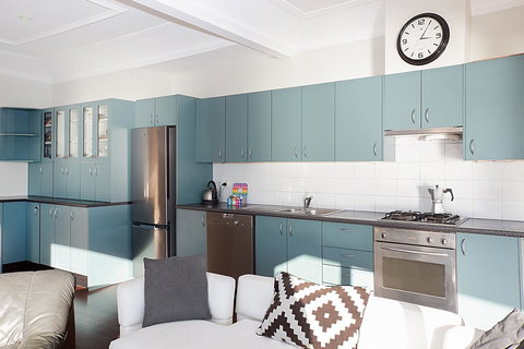 Art Deco Apartment With Breathtaking Water Views - Accommodation Kalgoorlie 4