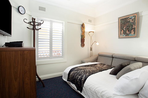 Art Deco Apartment With Breathtaking Water Views - Accommodation Kalgoorlie 9