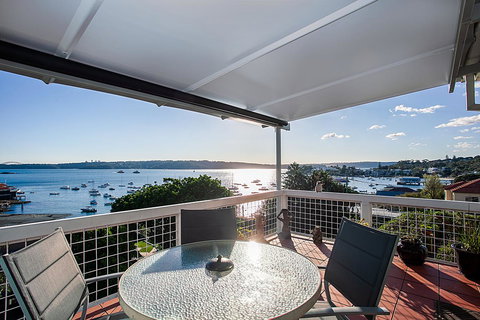 Art Deco Apartment With Breathtaking Water Views - Accommodation Kalgoorlie 3