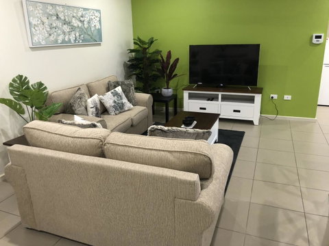 Darwin-Ocean Views, Tropical Getaway, Pool & Aircon - Accommodation Kalgoorlie 4