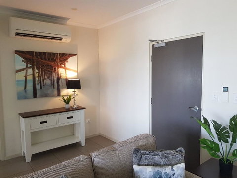 Darwin-Ocean Views, Tropical Getaway, Pool & Aircon - Accommodation Kalgoorlie 6
