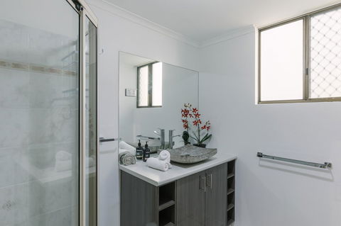 CitySide Apartment - 2 Bedroom With Private Courtyard - Accommodation Kalgoorlie 16