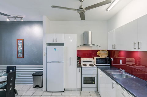 CitySide Apartment - 2 Bedroom With Private Courtyard - Accommodation Kalgoorlie 3