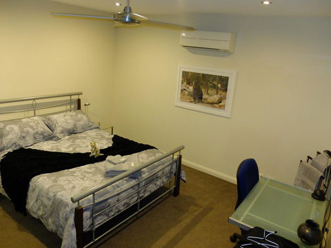Rock Wallaby - Accommodation Kalgoorlie 9