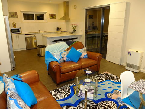 Rock Wallaby - Accommodation Kalgoorlie 3