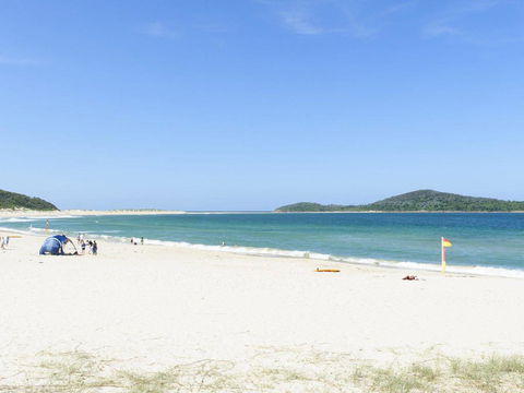 Bombora @ Fingal Bay - Accommodation Kalgoorlie 1