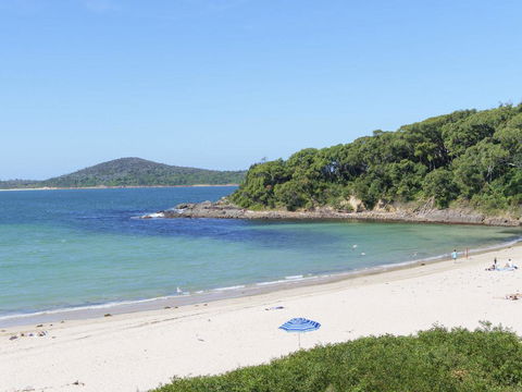 Bombora @ Fingal Bay - Accommodation Kalgoorlie 2