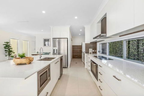 Brand New PRIZE HOME 50m Path To Beach - Accommodation Kalgoorlie 1