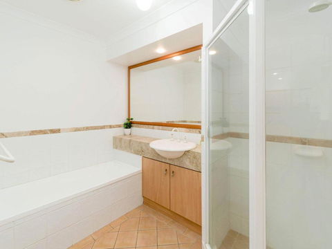 Breakers Block 3 - Unit 2 - Pool In Complex - Across The Road From The Beach - Accommodation Kalgoorlie 3