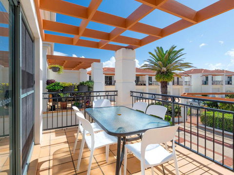 Breakers Block 3 - Unit 2 - Pool In Complex - Across The Road From The Beach - Accommodation Kalgoorlie 0