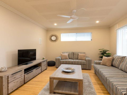 Callala Breeze - Access To Indoor Community Pool - Accommodation Kalgoorlie 2
