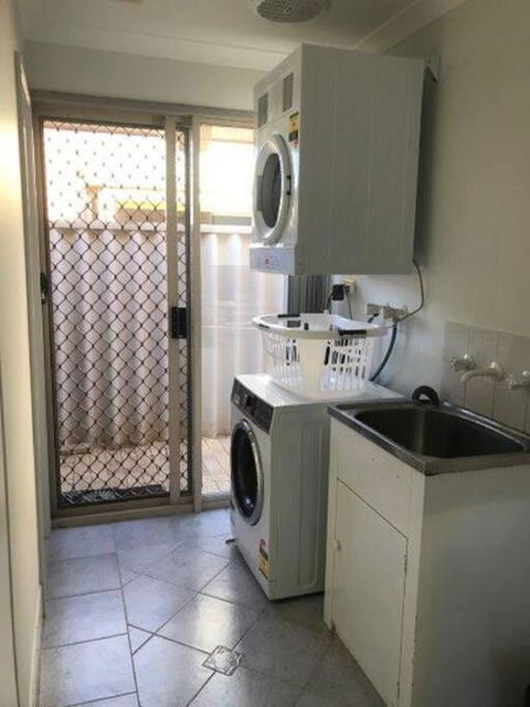 Canalside Family Getaway - Accommodation Kalgoorlie 3