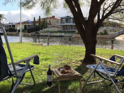 Canalside Family Getaway - Accommodation Kalgoorlie 1