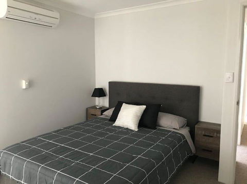 Canalside Family Getaway - Accommodation Kalgoorlie 0