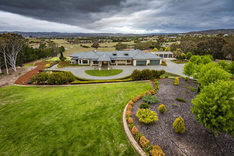 Canberra Luxury Estate - Accommodation Kalgoorlie 2