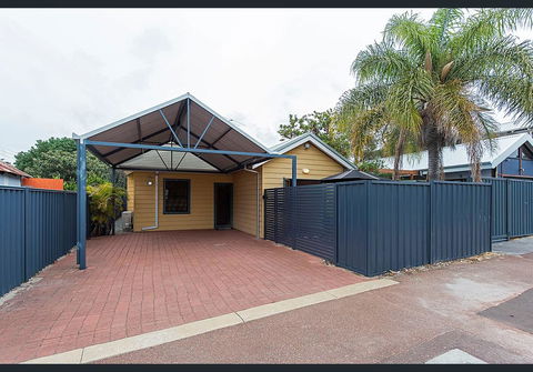 Cardiff St House - Accommodation Kalgoorlie 2