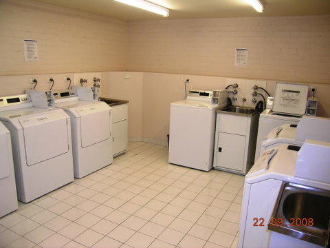 Carlton Room With A View - Car Park - Accommodation Kalgoorlie 2