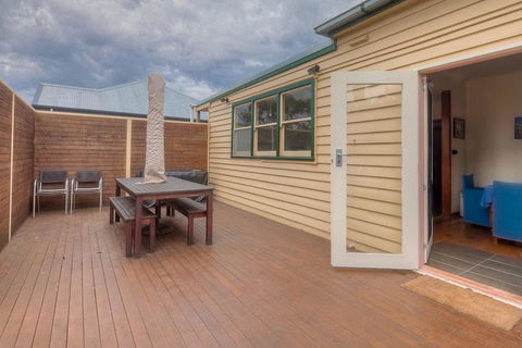 Carrick Fergus - Centrally Located Family Home - Accommodation Kalgoorlie 1