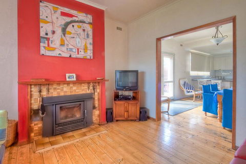 Carrick Fergus - Centrally Located Family Home - Accommodation Kalgoorlie 0