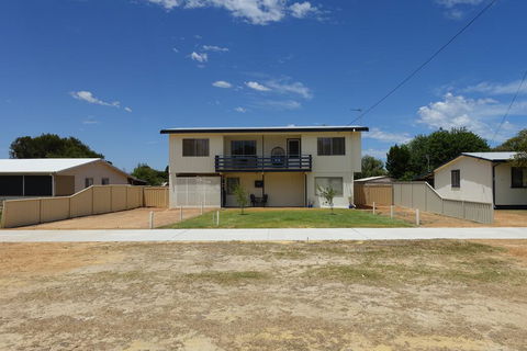 Central Views - Accommodation Kalgoorlie 1