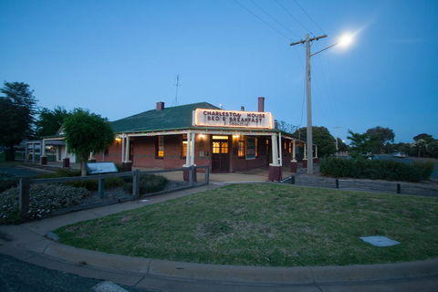 Charleston House Mathoura - Accommodation Kalgoorlie 2
