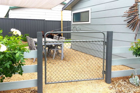 Charlottes Honor - River & Golf Cottage - Accommodation Kalgoorlie 1