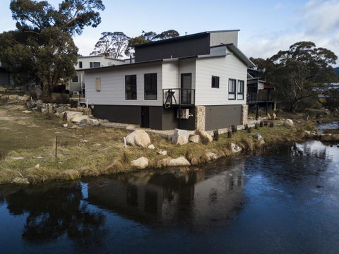 Chloe's Chalet - Accommodation Kalgoorlie 1