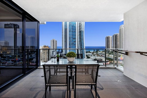 Circle On Cavil Holidays Gold Coast - Accommodation Kalgoorlie 2