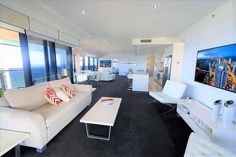 Circle On Cavill Sky Home- Holidays Gold Coast - Accommodation Kalgoorlie 3