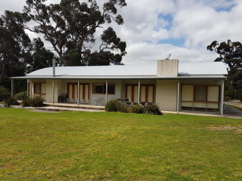 Classic Retreat - Accommodation Kalgoorlie 0