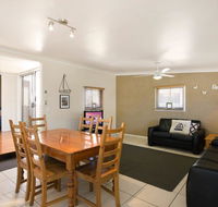 Close to Water Restaurants and Clubs Toorbul St Bongaree - Accommodation Kalgoorlie