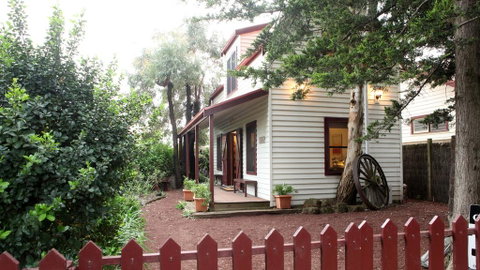 Coach House - Accommodation Kalgoorlie 0