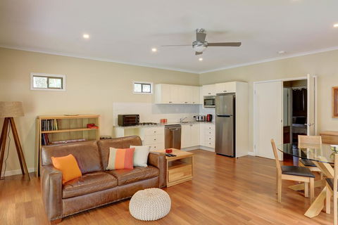 Cockatoo Hideaway - Accommodation Kalgoorlie 1