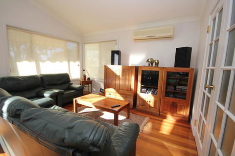 COLMER HOUSE At Dunbogan - Accommodation Kalgoorlie 3