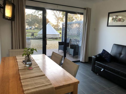 Coonawarra Cabins Unit D - Accommodation Kalgoorlie 1