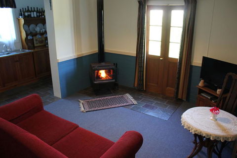 Coonawarra's Pyrus Cottage - Accommodation Kalgoorlie 1
