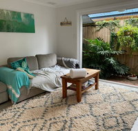 Cosy Backyard Apartment Close To Miami Beach - Accommodation Kalgoorlie